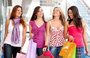 friends shopping